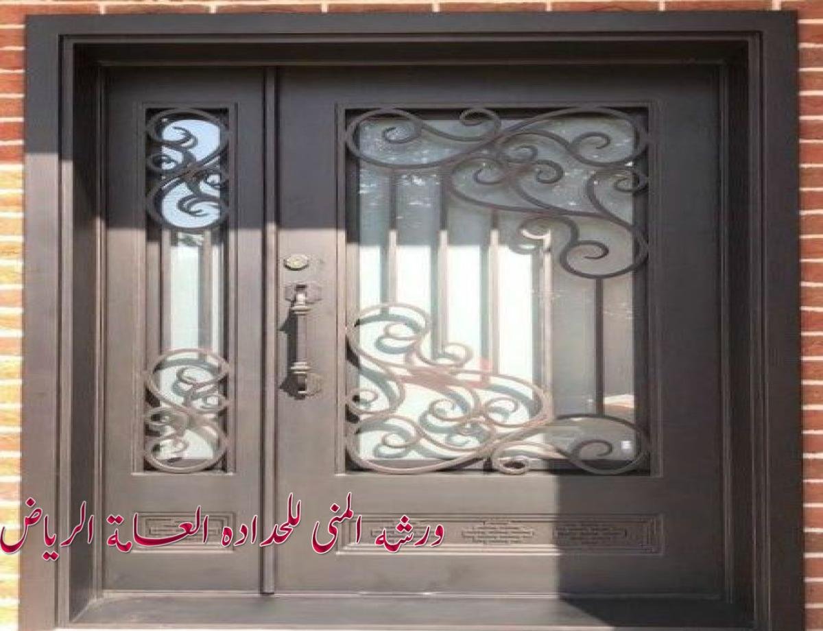 ورشة حدادة أبواب بالرياض متخصصة في تصنيع أبواب وشبابيك حديدية عالية الجودة.